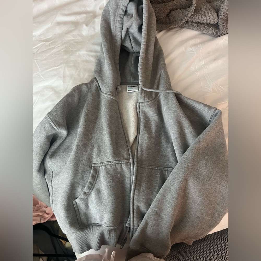 Aritzia Zip up